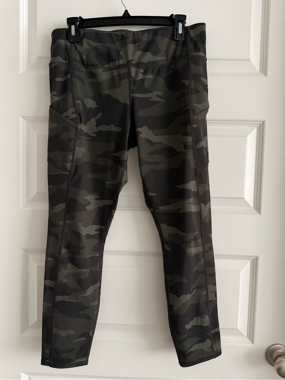 ATHLETA Women’s Camo leggings - Olive Green size Large